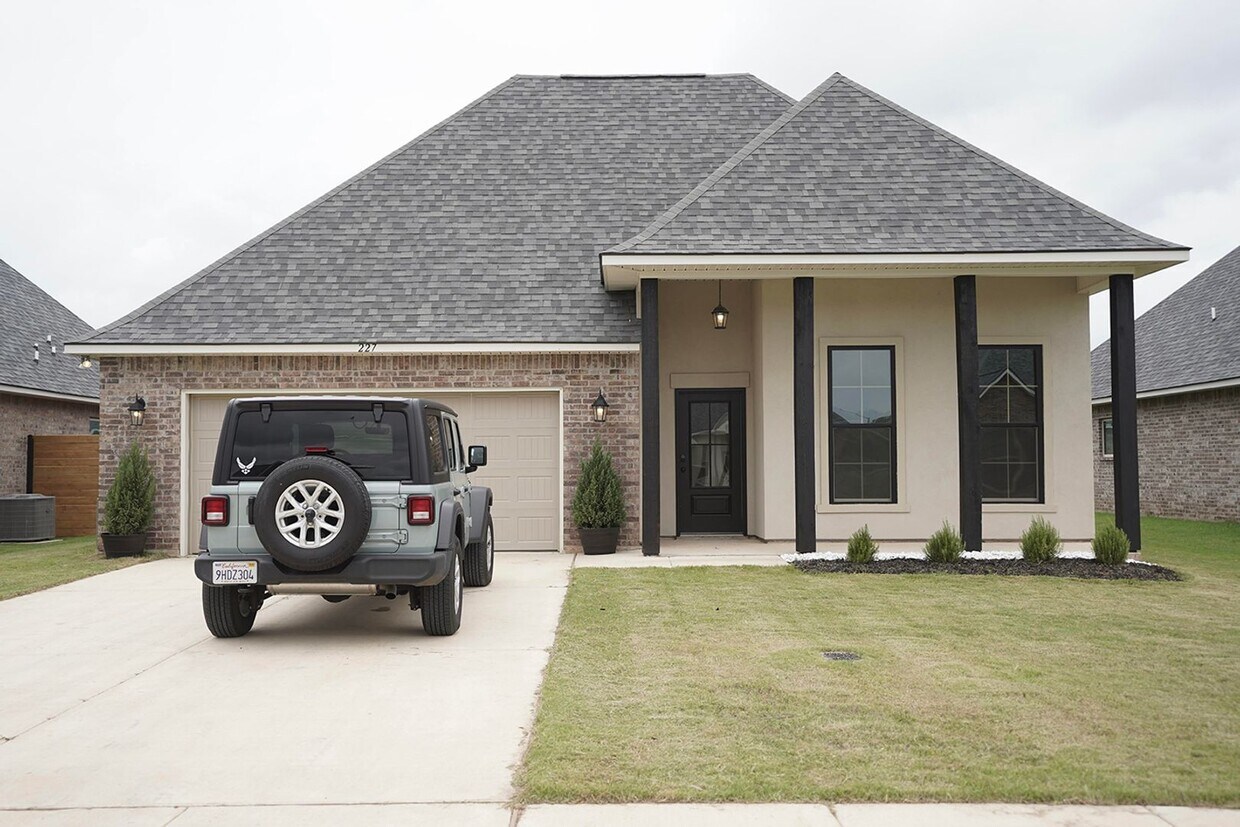 Foto principal - 227 Barclay Blvd
