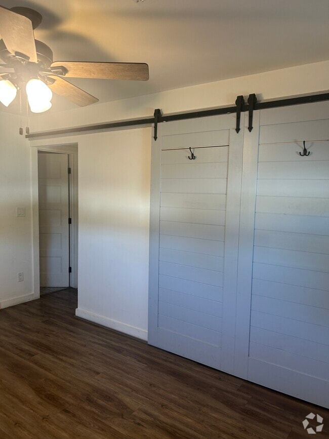 Building Photo - 8114 N 57th Dr