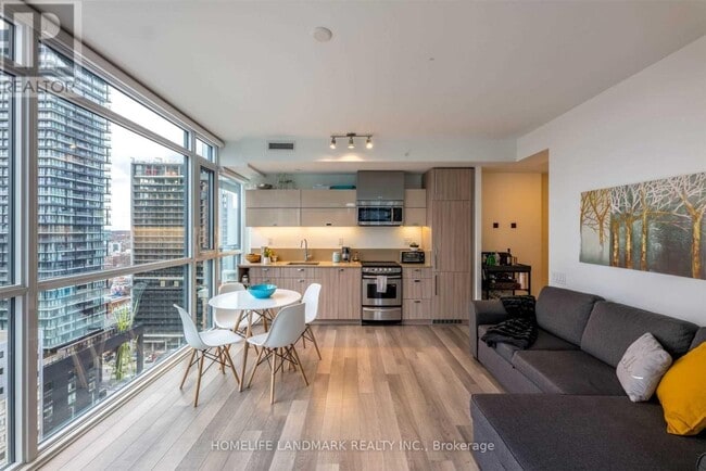 Building Photo - 290 Adelaide St W