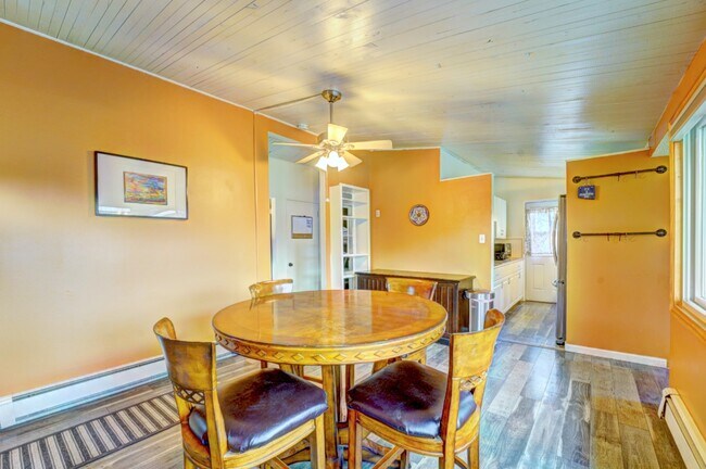 Building Photo - 1630 Maple Ct