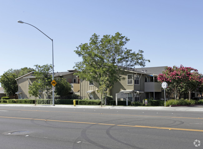 Foto del edificio - Stone Pine Meadow