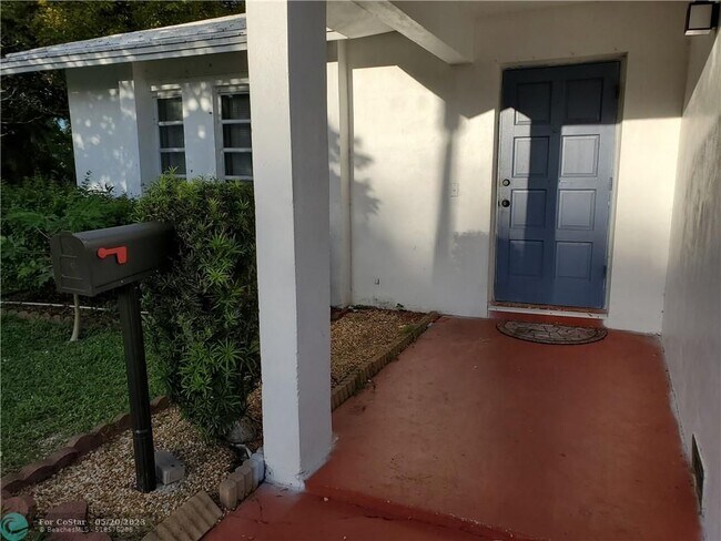 Building Photo - 4391 NW 75th Ave