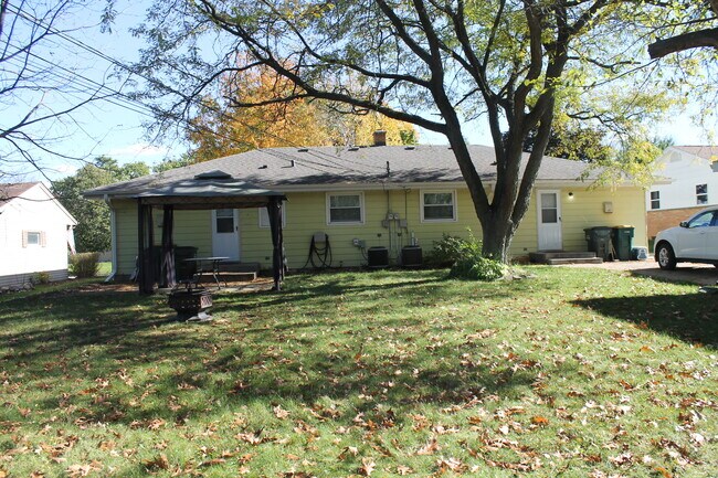 rear yard - 526 S 16th Ave