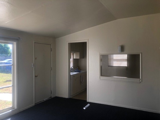 Building Photo - Quaint Single Story Studio Home in El Cajon
