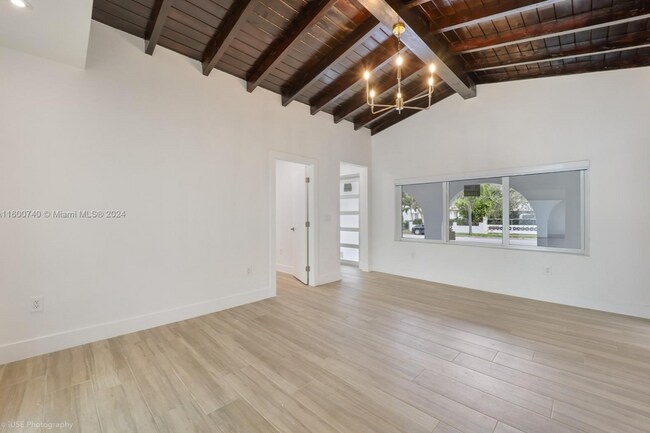 Building Photo - 1654 SW 8th St