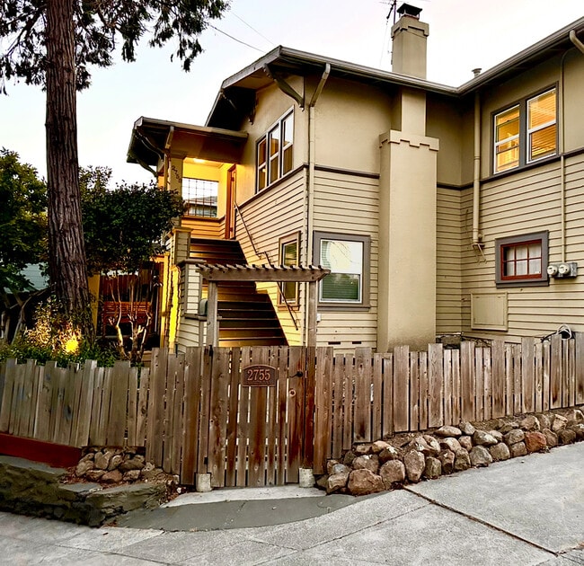 Building Photo - 2755 Vallecito Pl