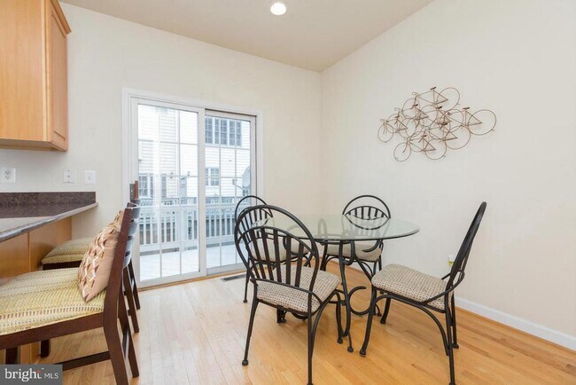 Foto del edificio - 8857 Ashgrove House Ln