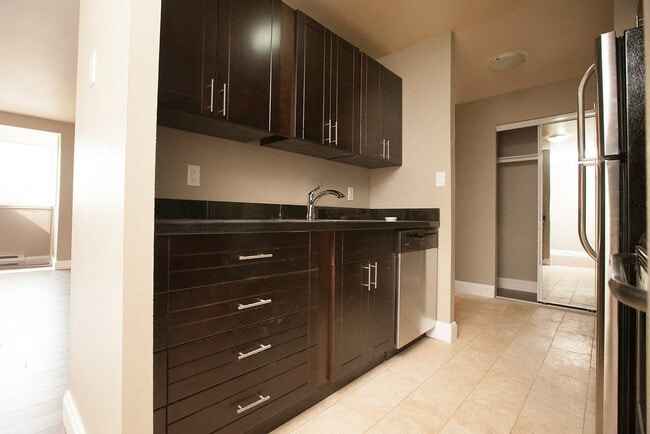 Building Photo - Hillendale