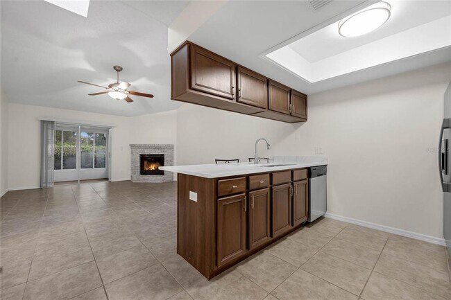 Foto del edificio - 5141 Lazy Oaks Dr