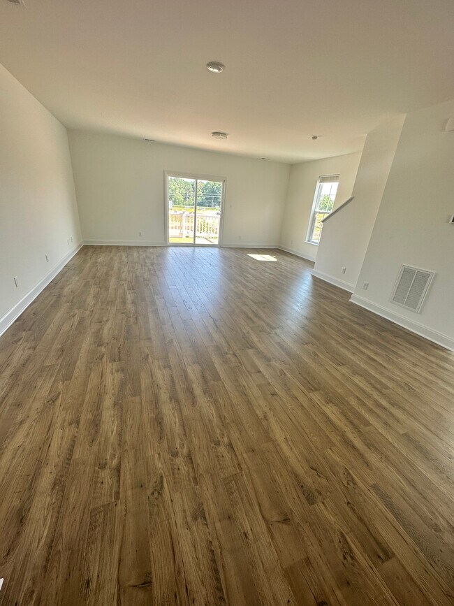 Foto del edificio - 6932 Leire Ln