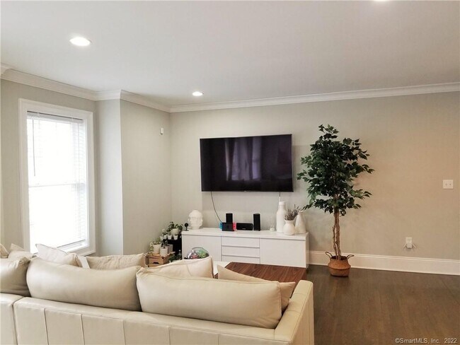 Foto del edificio - 115 Colonial Rd