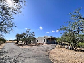 Building Photo - 1040 N Wentworth Rd