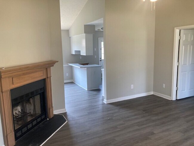 Building Photo - LaVergne/Smyrna 3BR/2BA