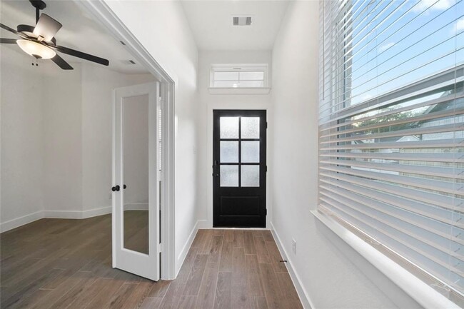 Foto del edificio - 160 Lukewood Cir