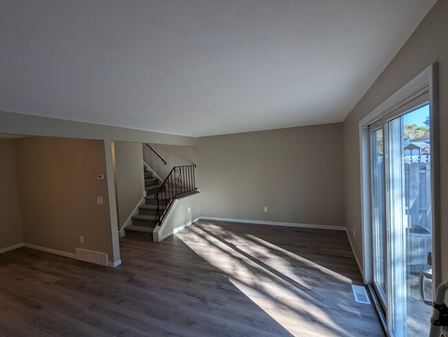 Living room - 9 Willowick Dr