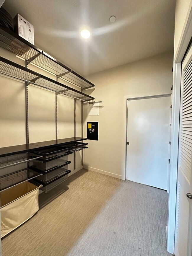 Building Photo - Charming 1BR Condo in Ballard