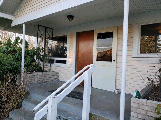 Foto del edificio - 3021 Bennett Dr