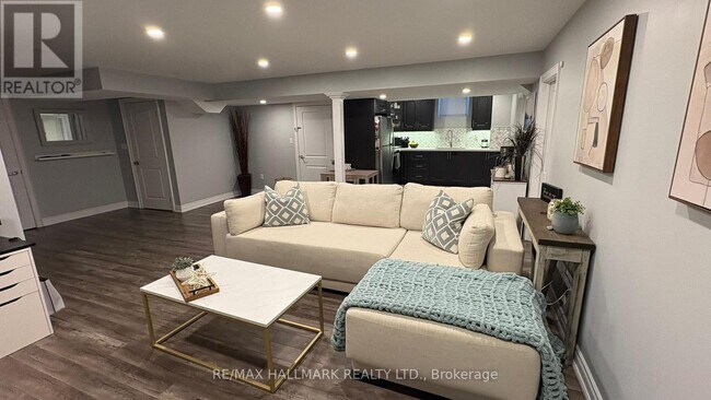 Building Photo - 21 Ladder Cres