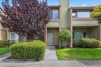 Building Photo - 1007 Tahiti Ln