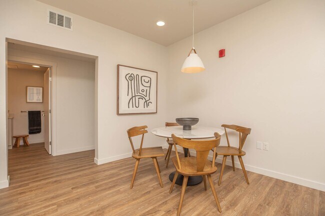 2x2 Dining Room - Mossdale Landing