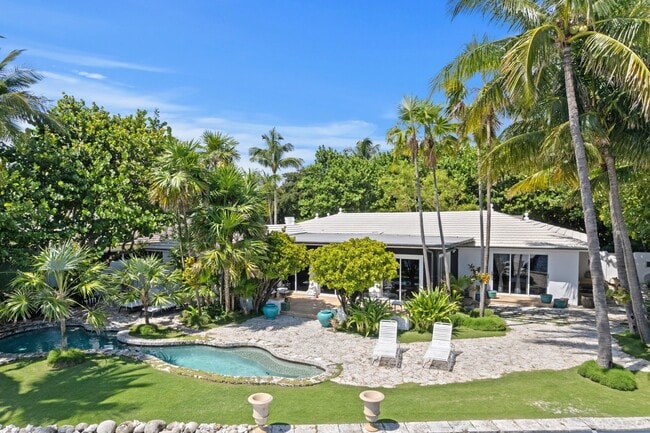 Building Photo - 7500 S Flagler Dr