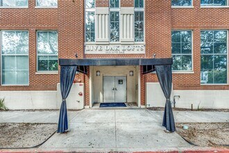 Building Photo - 1312 Live Oak St