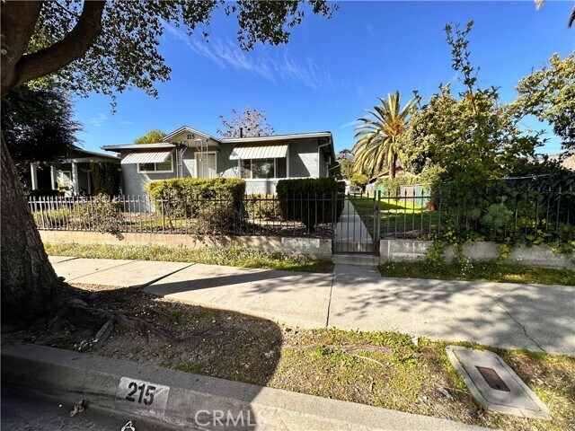 Foto principal - 215 E Walnut Ave