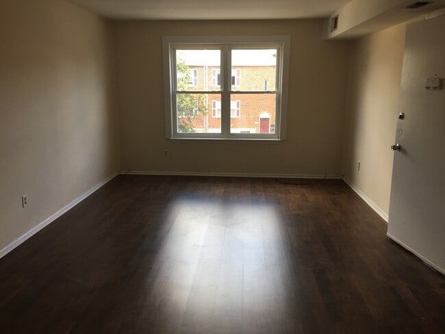Foto del edificio - 9439 Woodbridge Rd