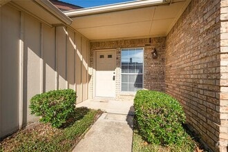 Building Photo - 3600 Hilltop Ln
