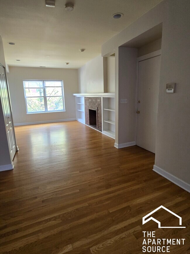 Foto del edificio - 7460 N Greenview Ave