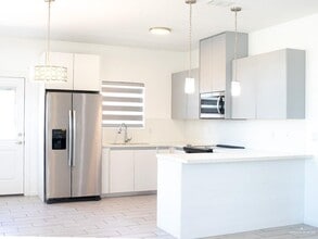 Building Photo - 7 West Dr