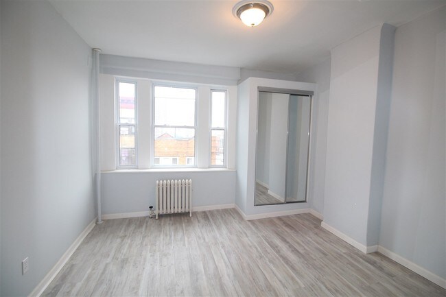 Foto del edificio - 5707 Hudson Ave