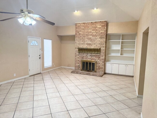 Building Photo - 3/2 Ready to Rent ASAP!