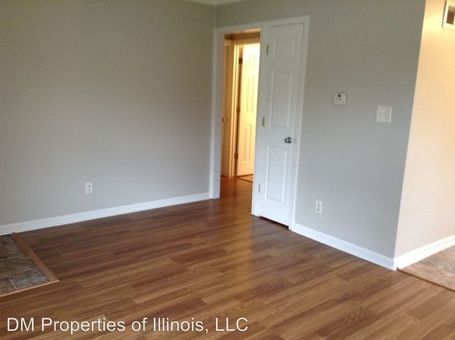 Building Photo - 1801 N Underhill St
