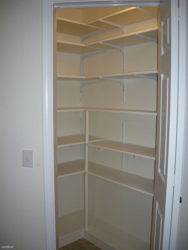 Building Photo - 2 br, 1 bath 4plex - 712 W 47th Ave Apt 3 #3