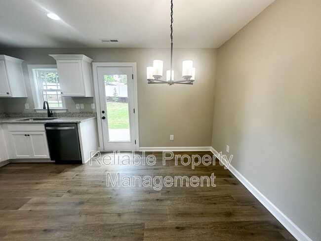 Foto del edificio - 916 Pond St