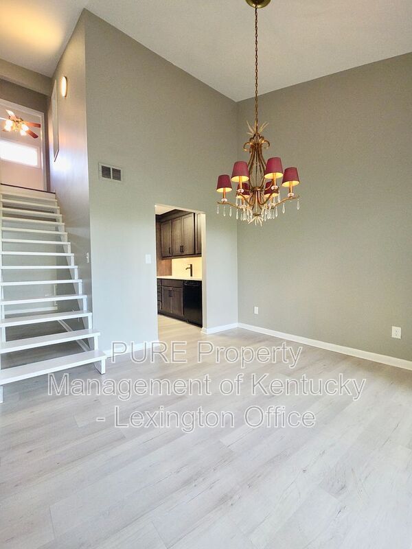 Photo - 750 Shaker Dr House