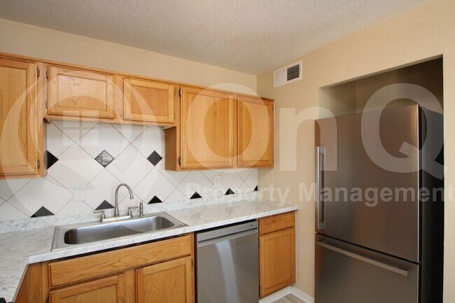 Foto del edificio - 7713 E McKinley St