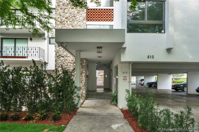 Foto del edificio - 810 Salzedo St