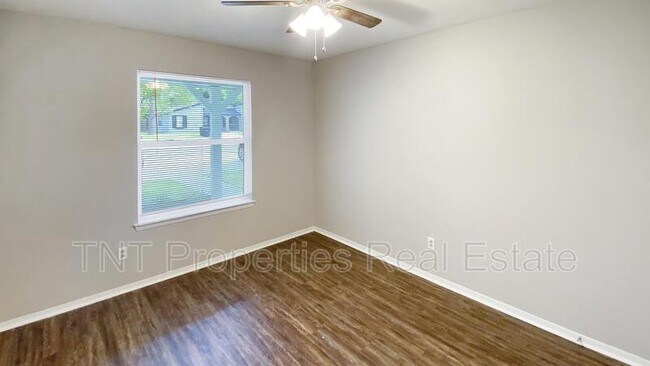 Building Photo - 1518 Pine Ridge Dr