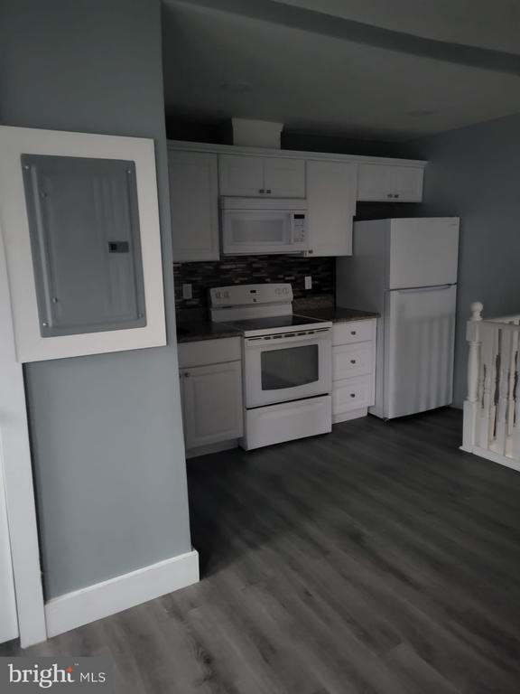 Building Photo - 315 N 52nd St