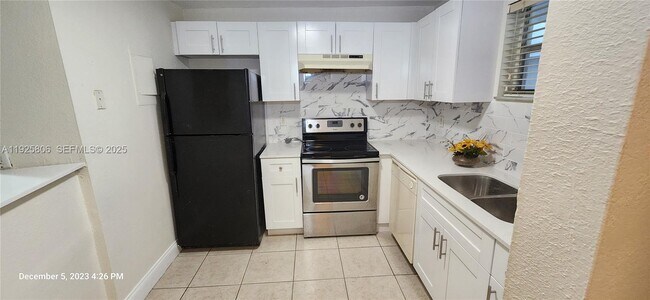 Foto del edificio - 4235 N University Dr