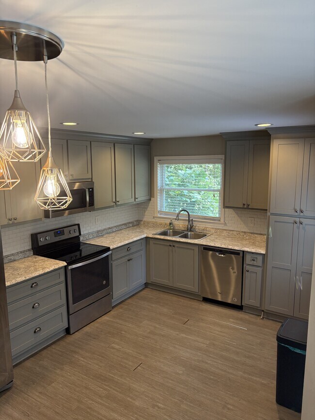 Foto del edificio - 5926 Long Branch Rd