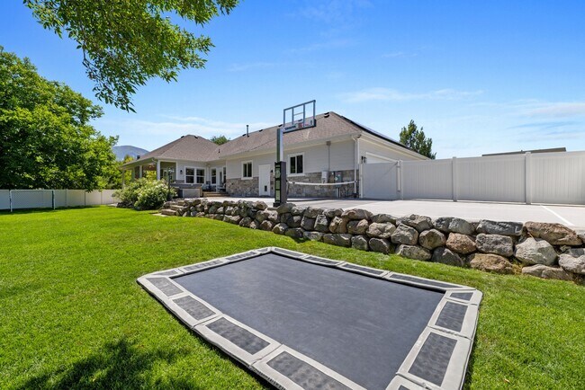 Foto del edificio - 5976 Woodshire Ln