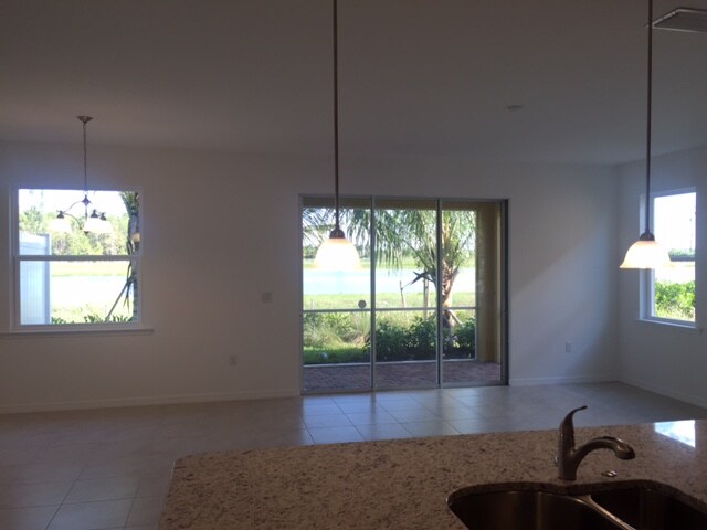Building Photo - 10824 Alvara Way