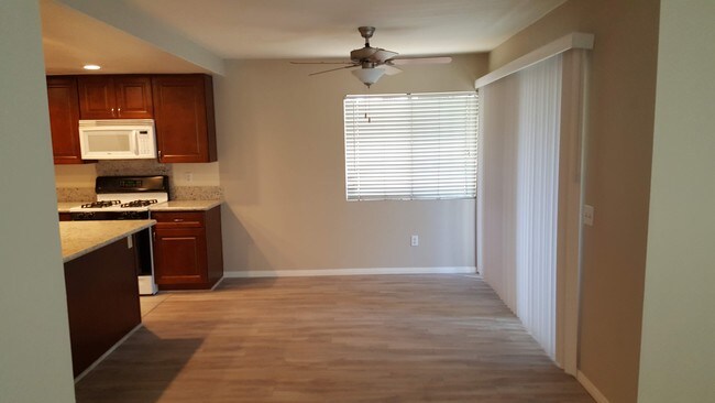 Foto del edificio - 367 N Melrose Dr