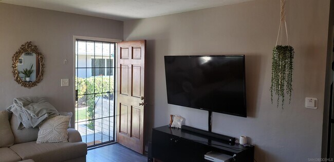 Foto del edificio - 3039 B St