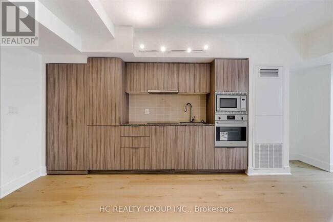 Photo du bâtiment - 955-955 Bay St.