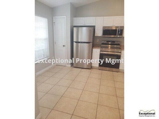 Foto del edificio - Available Soon! Nice 3 Bedroom 2 bath spli...