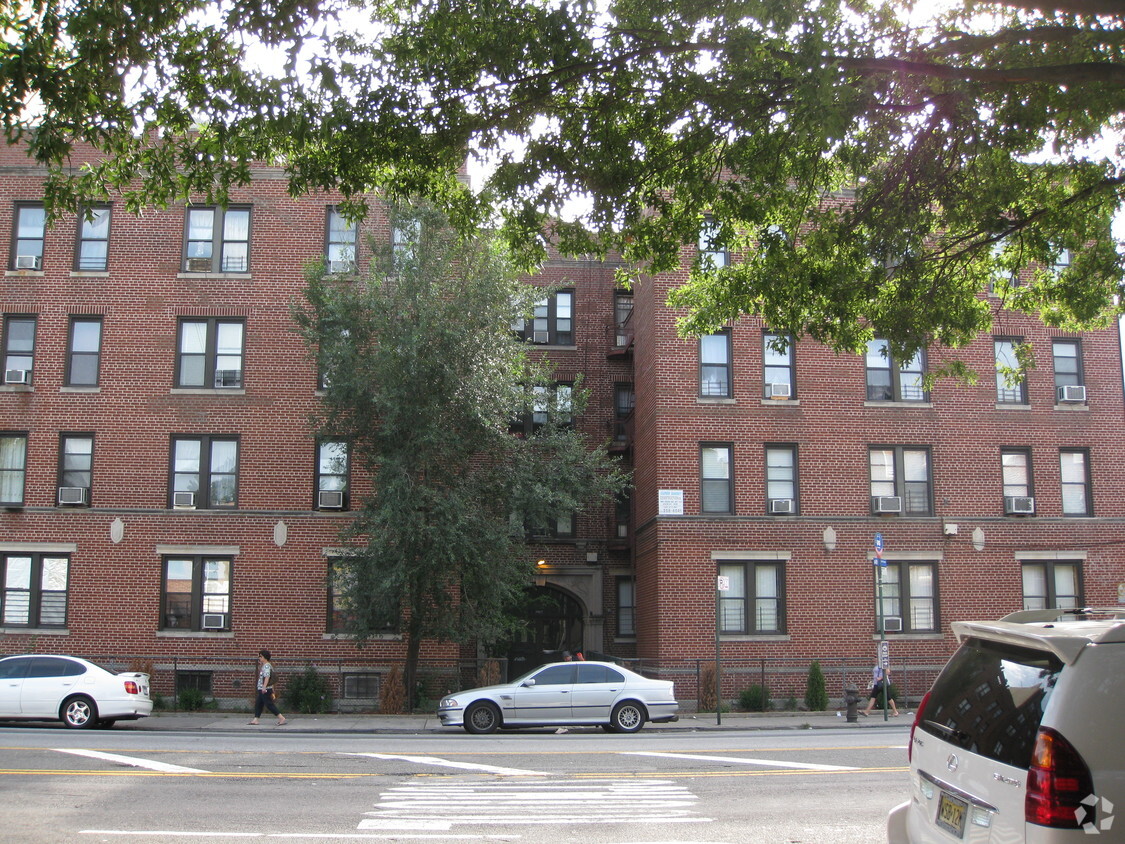 Building Photo - 1967 Ocean Ave